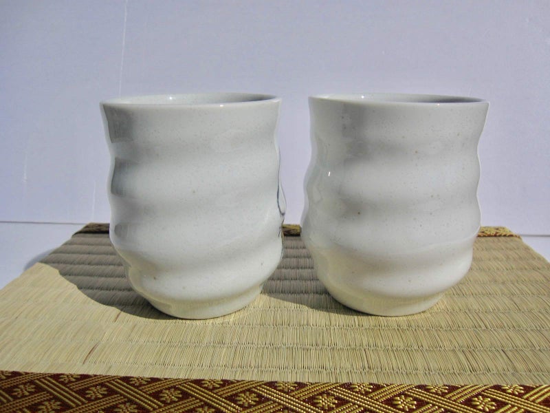 Mino Ware Japanese Sushi Yunomi Tea cups 9.47 Onces Authentic Dragon Red and Blue for Hot Green Tea Matcha Tea Bancha Set of 2 from Japan - Image 1